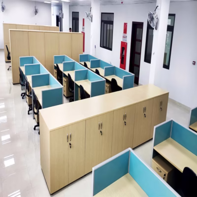 bàn làm việc nhân viên văn phòng