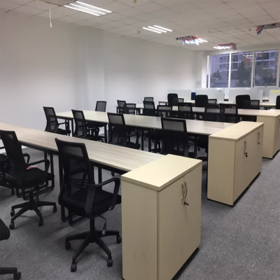 bàn làm việc nhân viên văn phòng